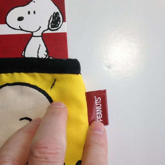 Peanuts Charlie Brown Silicone Oven Mitt - NEW - Picture 3 of 4